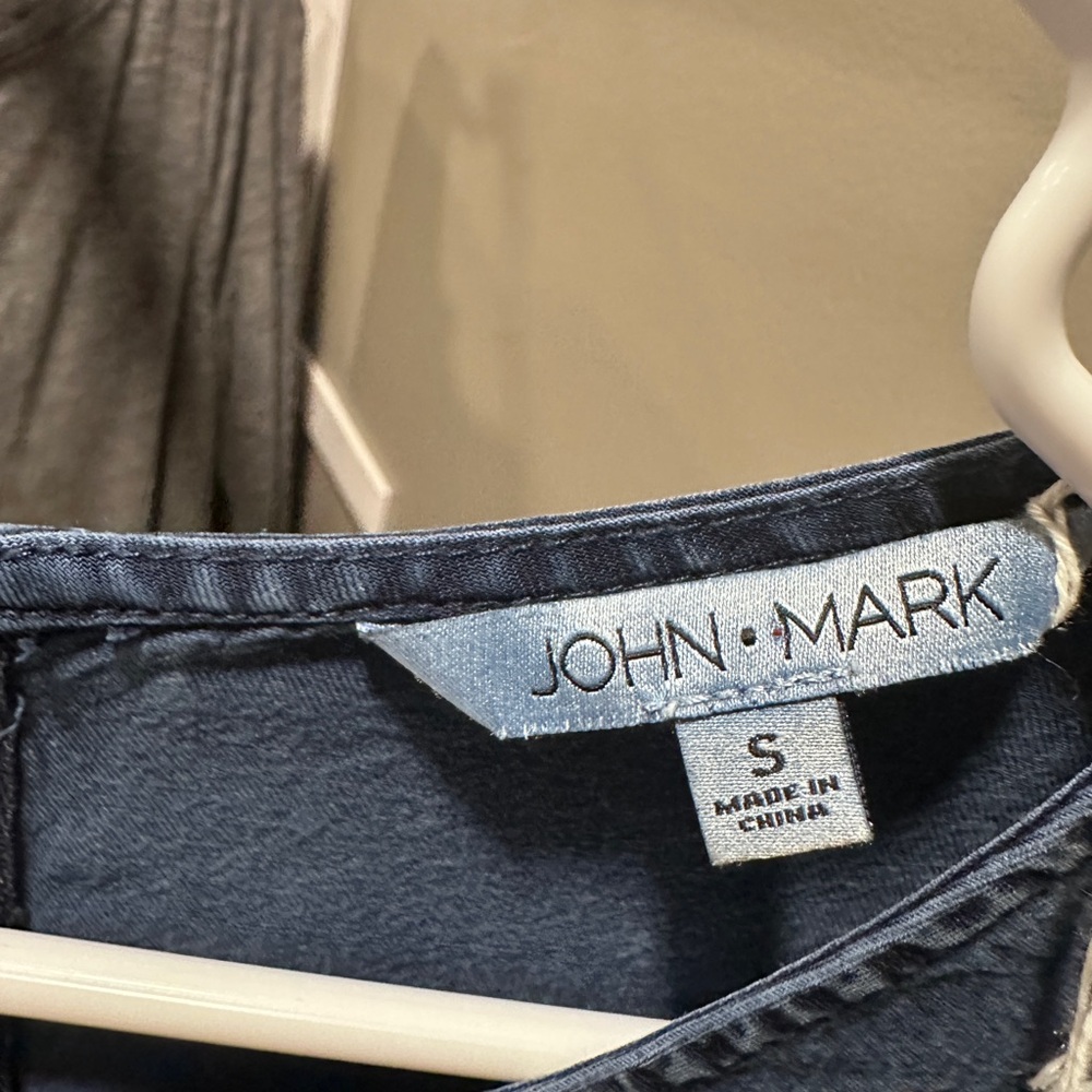 John mark size small top - Picture 3 of 4